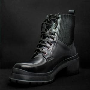 Neoprene dive boots for scuba divers